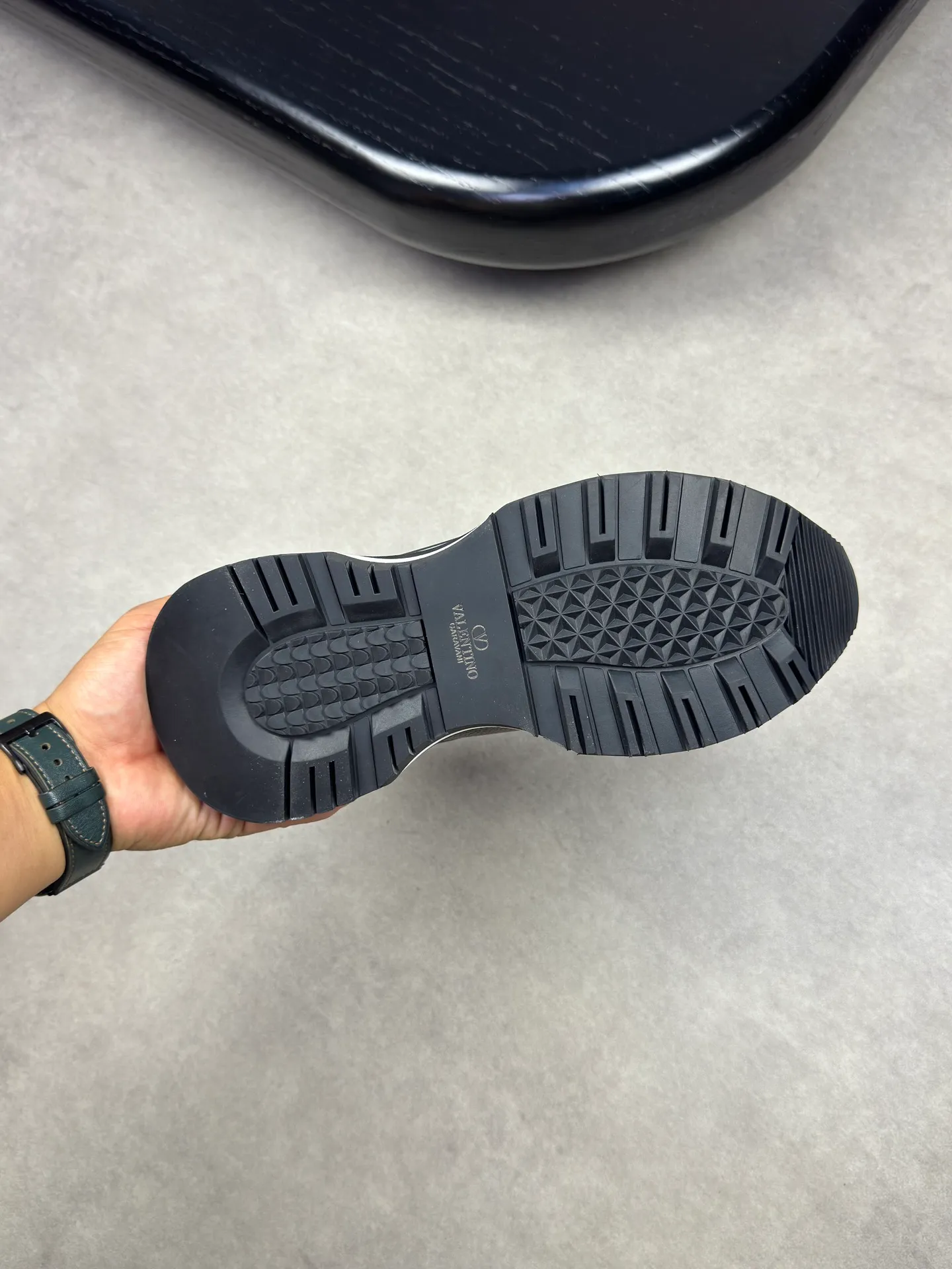 [VALENTINO] Valentino men's shoes 💰500💰 - High-end quality original order - Upper: 🔝 Nappa calf leather, tumbled calf leather, sewn brand plastic totem - Lining: brand mesh canvas, foot pad; water-dyed cow leather - Outsole: multi-color wear-resistant velvet·rubber; combined molded outsole -Super high quality control·Fine workmanship: highlighted (high-end·luxury·grade) -Size :38-44 (45 can be customized)·3300